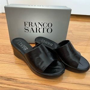 FRANCO SARTO BLACK LEATHER SLIDE SANDELS WITH WEDGE HEEL.